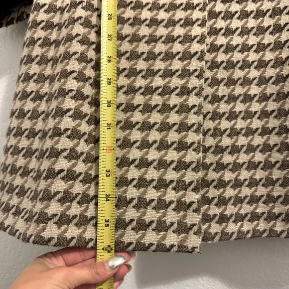 Charles Gray Classic Brown and Cream Coat with Houndstooth Pattern. Size… - Picture 16 of 17